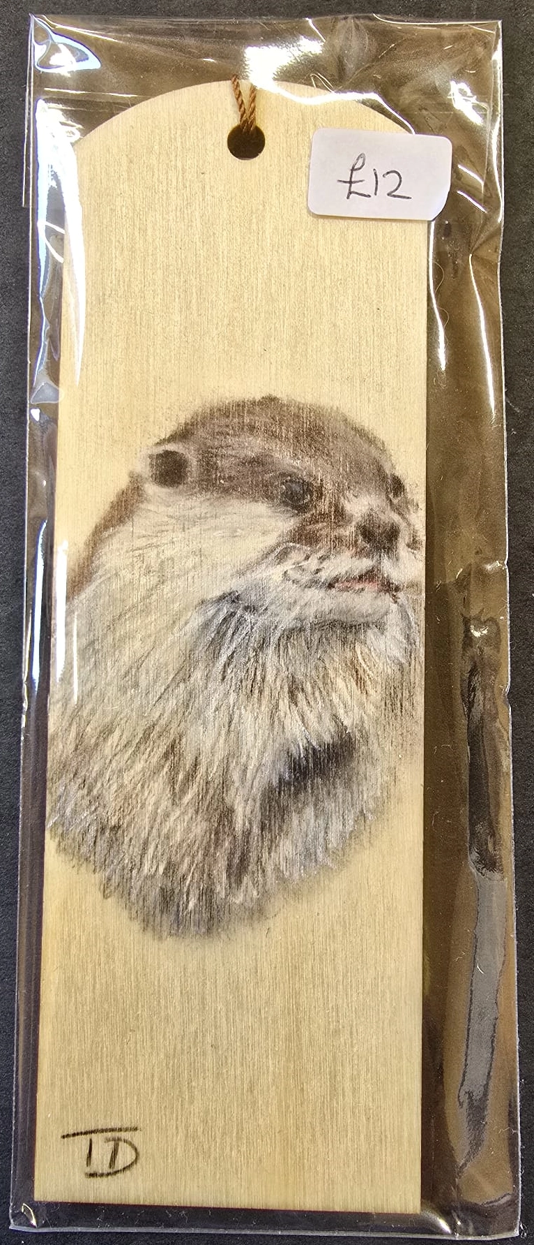 Large-wooden-bookmark-otter